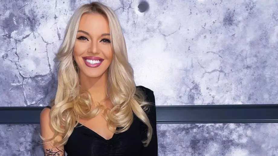 Натали Трифонова изуми с външен вид на бал (СНИМКИ)