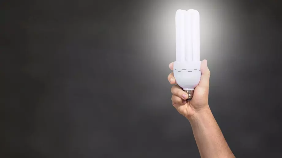 Експерти споделят различни съвети за по-евтин ток в домакинството