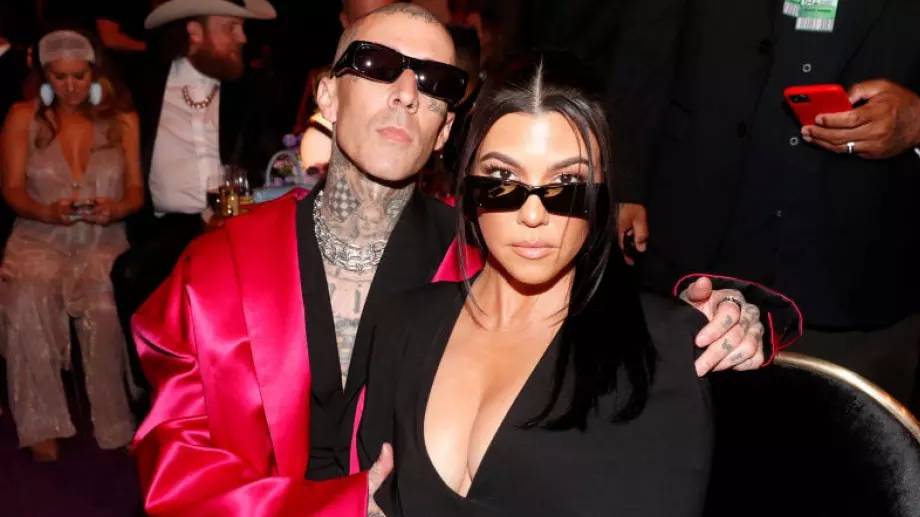 На гости в изненадващо спокойния дом на Кортни Кардашиян и Травис Баркър (ВИДЕО)