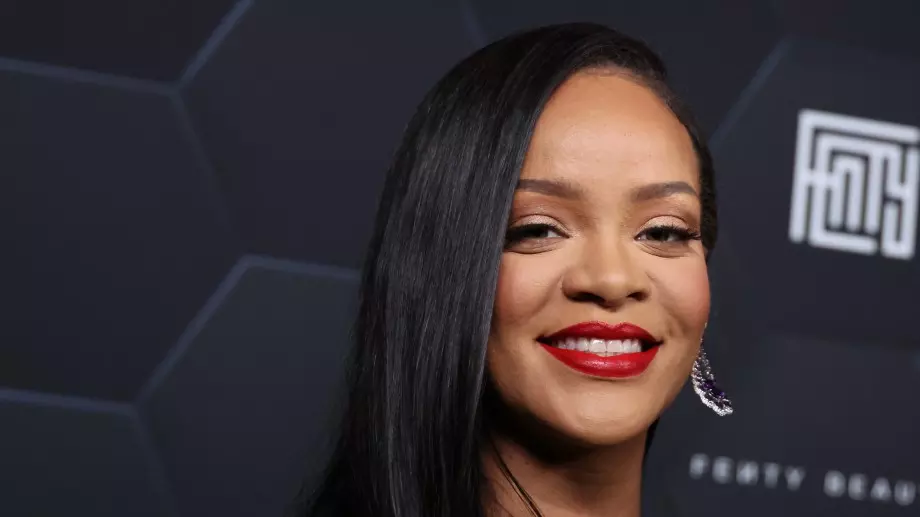 Риана: Няма начин да си крия корема с дрехи за бременни