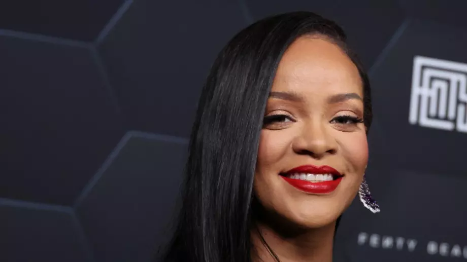 Риана за първи път се появи публично след раждането (ВИДЕО)