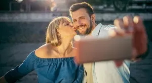 5 причини, поради които хората афишират връзката си в социалната мрежа