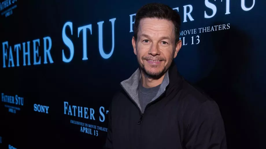 Марк Уолбърг - от мускулест мъж в безделник с наднормено тегло (ВИДЕО)