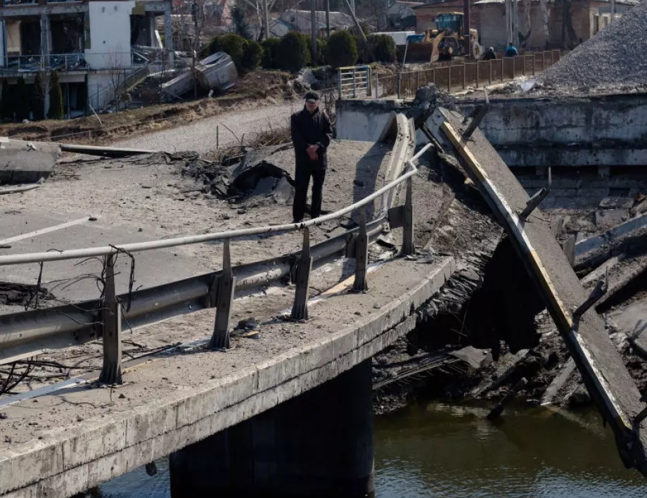 Украинските войски взривиха ключов мост в Луганска област