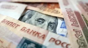 Рублата достигна 15-месечно дъно спрямо долара