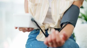 Лекар: Ако имате високо кръвно, задължително правете това в жегите