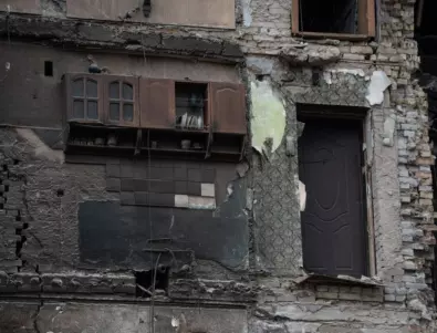 Полк „Азов“ показа видео на руски танк, обстрелващ цивилни домове в Мариупол (ВИДЕО)