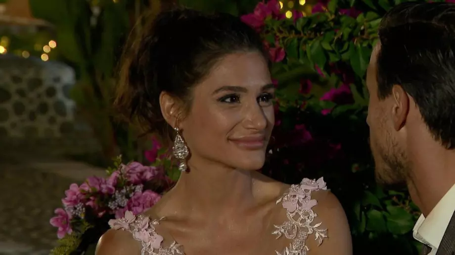 ИЗНЕНАДА: Александра от 