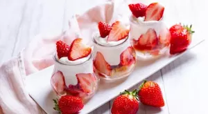 Много вкусно и ефектно ягодово парфе