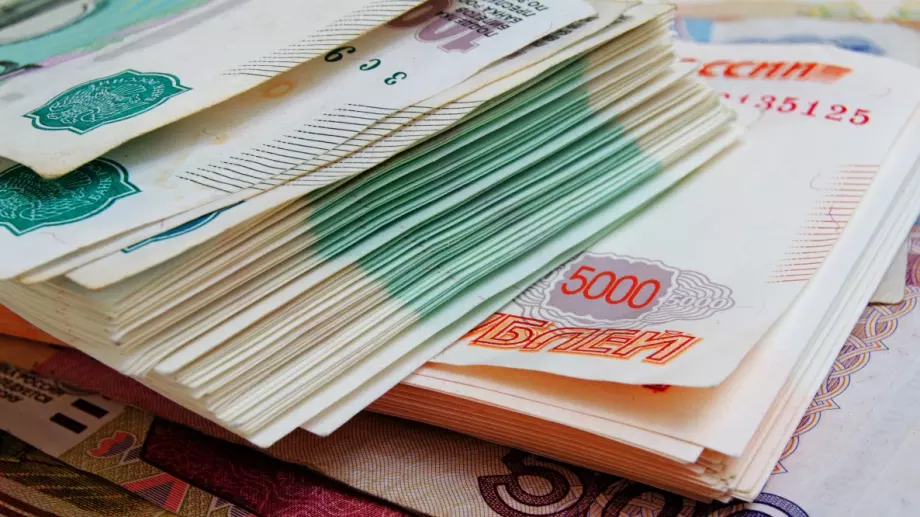 Печатане на пари срещу обещание да си вземе парите от Запада: Русия днес