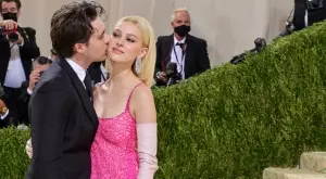 Ето какви сватбени подаръци са поискали Бруклин Бекъм и Никола Пелц