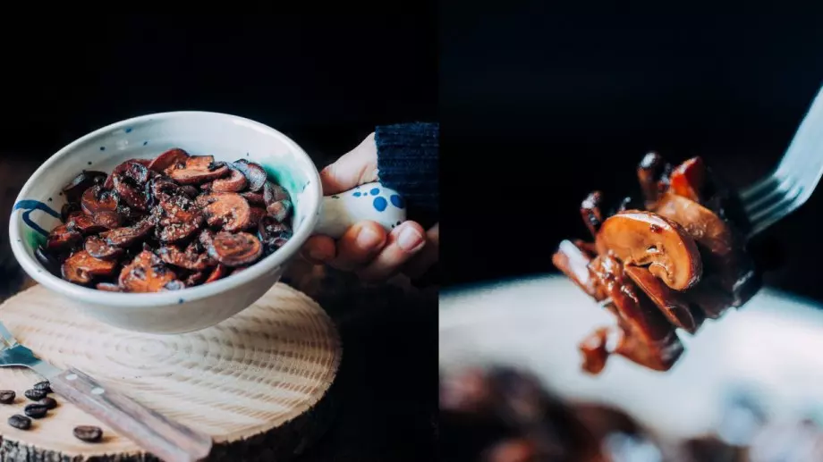 Гъби на тиган със сос от кафе