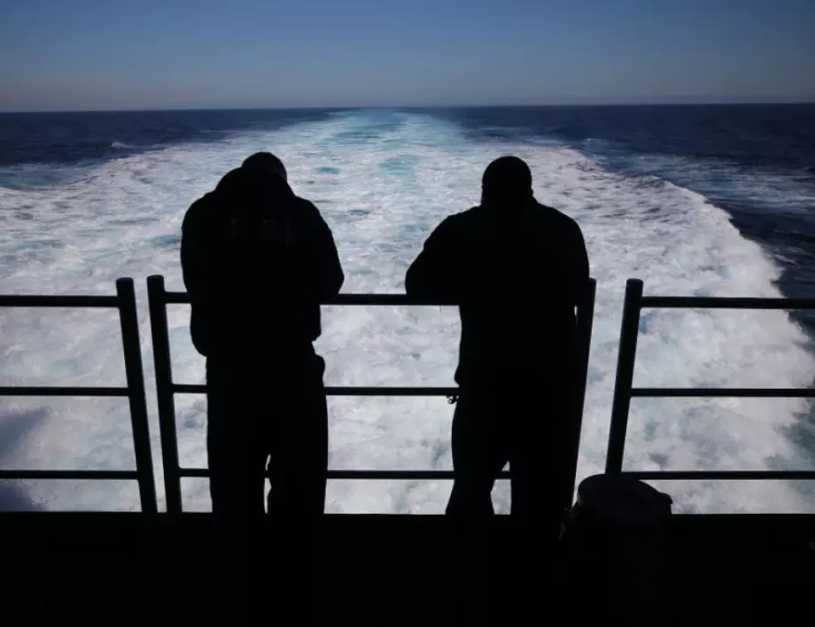 Тайландски военен кораб потъна, 31 моряци се издирват