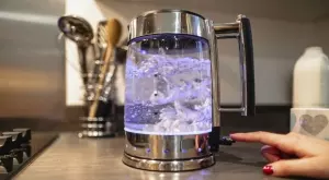 Ползите от пиенето на топла вода