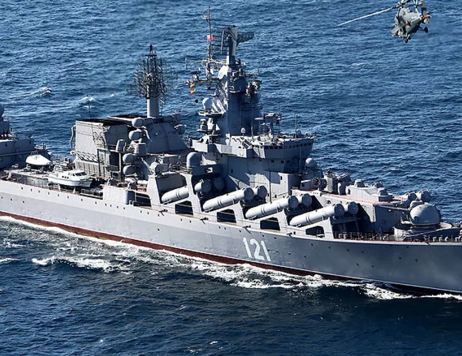 В мрежата се появиха снимки и видео на горящия крайцер "Москва"
