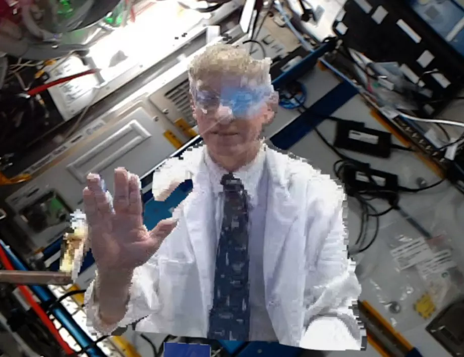 НАСА "холопортира" лекар на Международната космическа станция