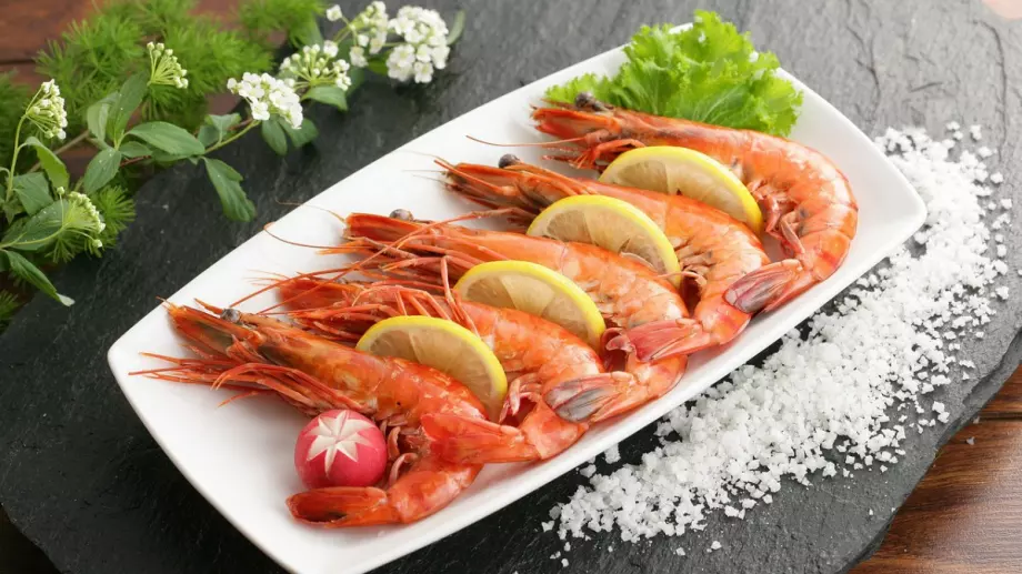 Ароматни скариди в пикантен сос у дома