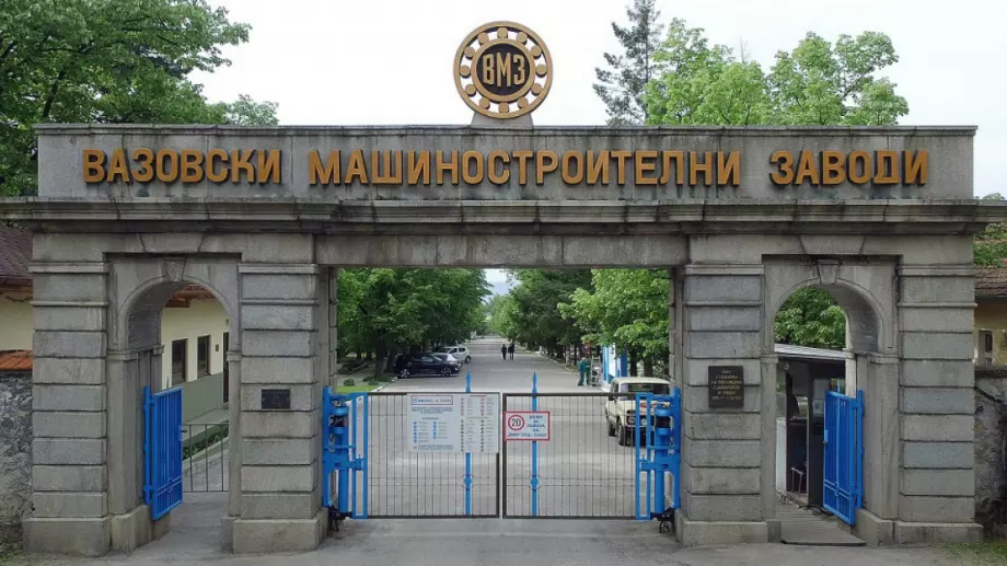 Вдигат заплатите и ваучерите за храна във ВМЗ - Сопот