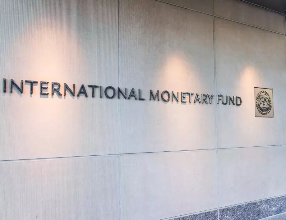 Активисти блокираха вратите на офиса на МВФ в Париж 