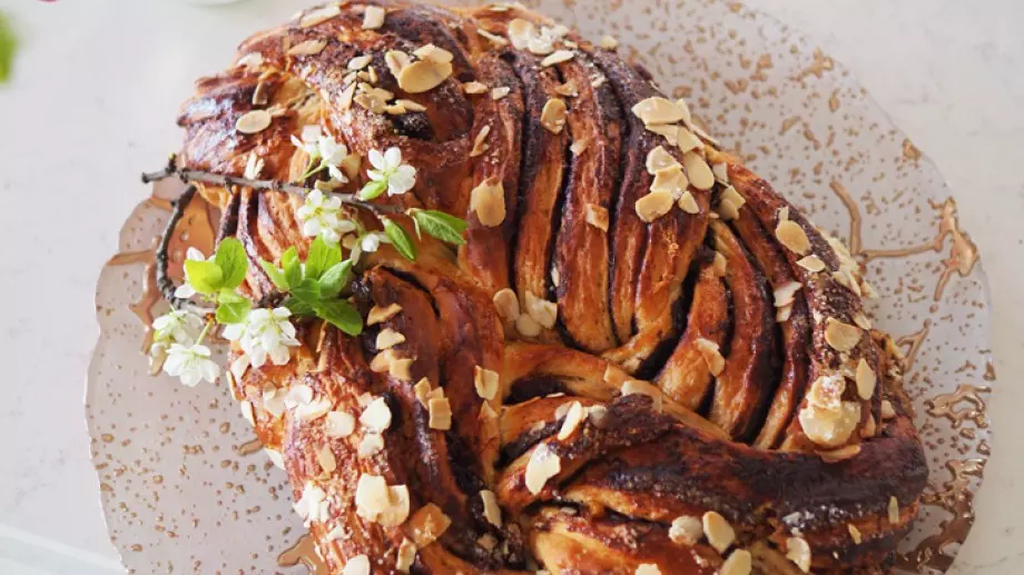 Не сте опитвали толкова вкусно козуначено руло с шоколад