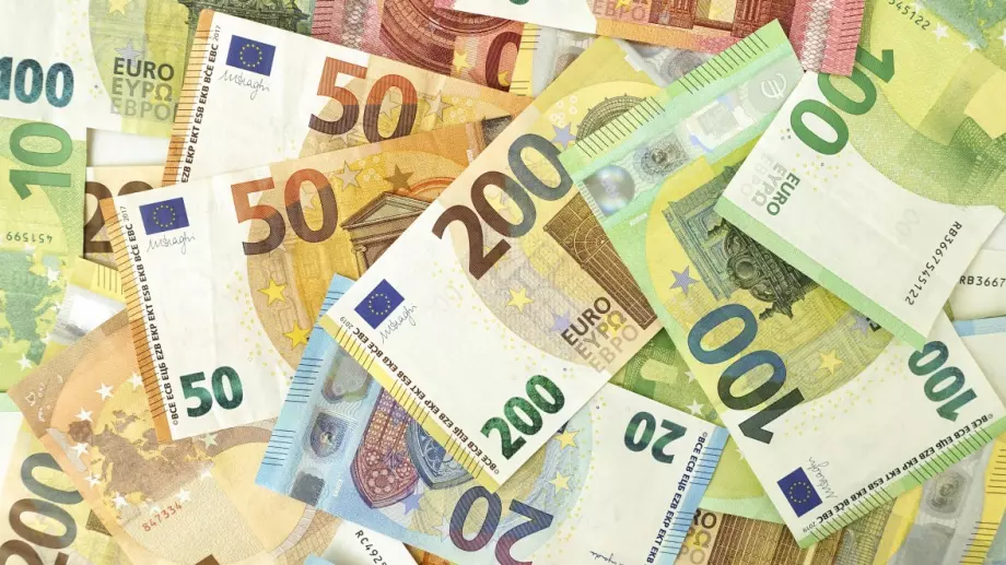 Спад на еврото до 5-годишно дъно