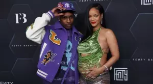 Вижте как изглежда бебето на Риана (СНИМКА)