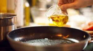 Лекари: Ако имате висок холестерол, гответе с тези масла