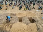 Масов гроб на украински военни открит в Мариупол