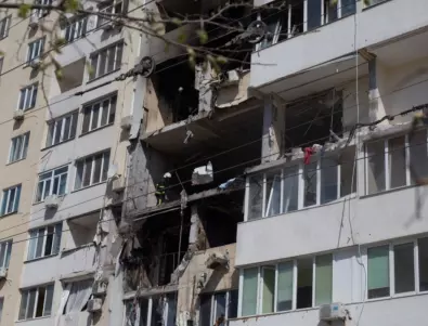 Десетки загинали при нов руски удар по жилищна сграда (ВИДЕО)