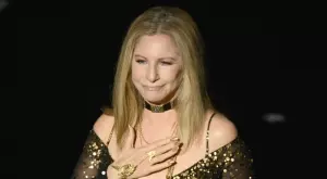 Барбара Стрейзънд на 80: Пепеляшка, превърнала се в звезда