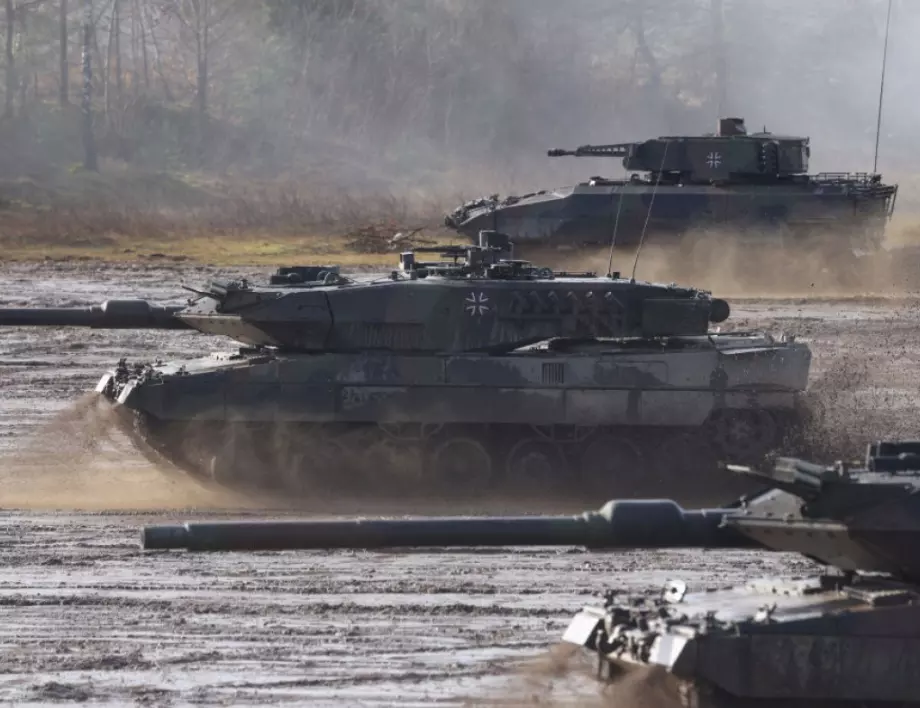 Германски танкове за Украйна - ще стигнат ли до фронта, пита известно с руска пропаганда издание от САЩ