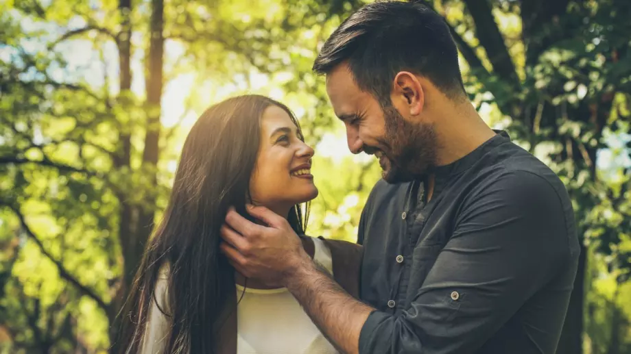 Психолозите доказаха кратко и ясно как да разберем кога някой ни харесва и кога - не