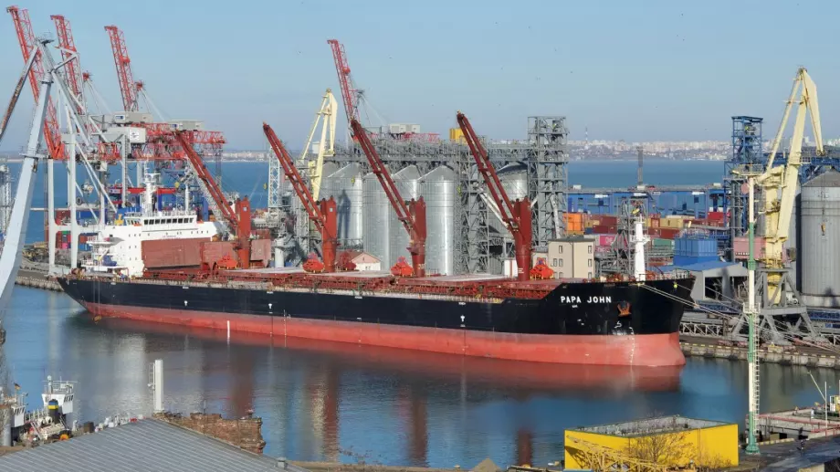 Украйна намери начин да изнася зърното си през Черно море