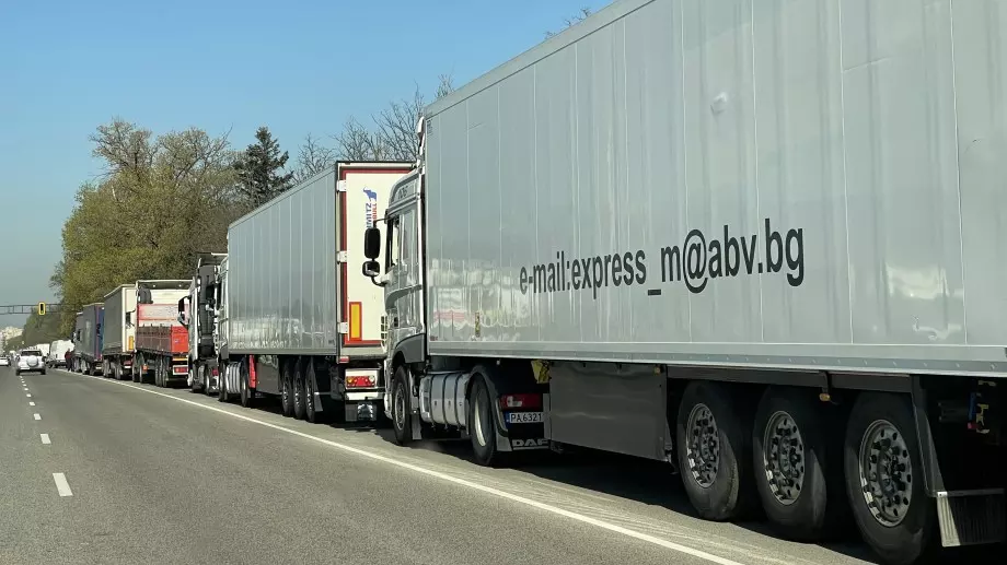 НАП глоби с 1,5 млн. лева фирми, търгуващи с рискови стоки