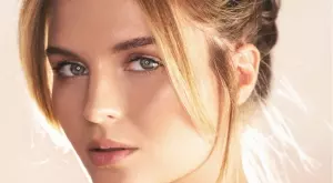 Тенденциите на 2022: “Рамкиращи” кичури от 90-те