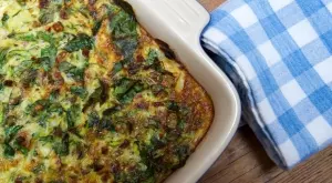 Лесно и вкусно: Запечен спанак с яйца и сирене