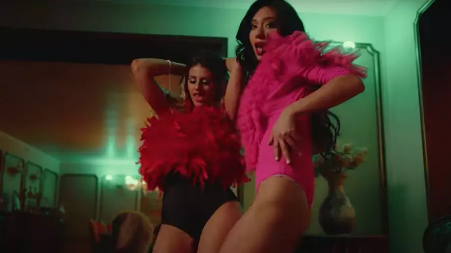 Две от обожателките на Ергена го удариха на чалга - ето каква скандална песен записаха (ВИДЕО)