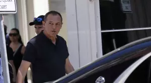 Васил Божков бе задържан при пристигането си в България