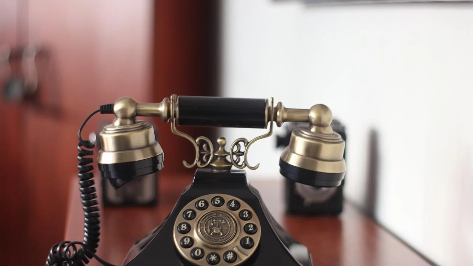 Странен, но интересен факт за първия телефон