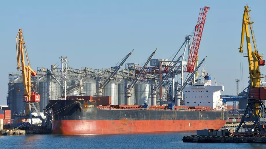 Милиони тонове зърно са блокирани в пристанищата на Украйна