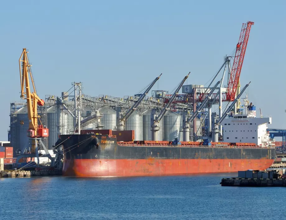 Заради лошото време нито един кораб със зърно не е напуснал украинските пристанища