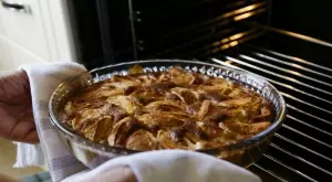 Всяка хитра домакиня винаги слага това във фурната при печене