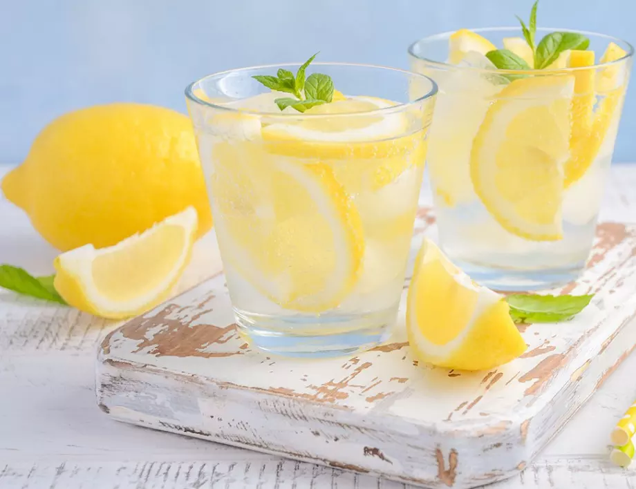 Чаша вода с лимон преди лягане и вижте резултата