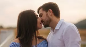 Бъдете с тези, които ценят вашата външна красота, но разбират, че тя бледнее в сравнение с вашето любящо и искрено сърце   