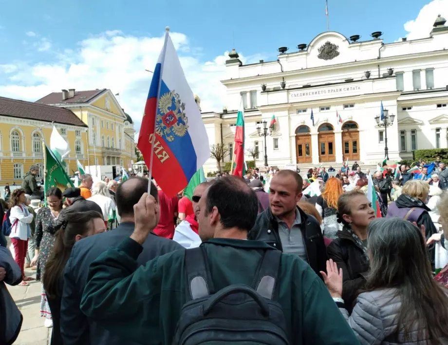 Общински съветник с куп въпроси към Фандъкова как подкрепящите Путин са с предимство за протести