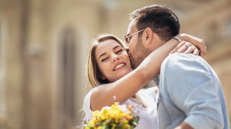 3 зодии, които ще се влюбят до полуда в началото на ЮНИ 