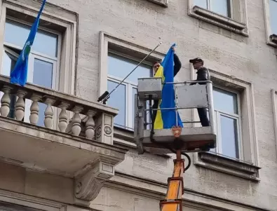 Председателят на СОС определи сваленото украинско знаме като трагикомедия „Трима депутати и една вишка“