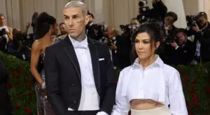 Кортни Кардашиян стана майка за четвърти път (СНИМКИ)