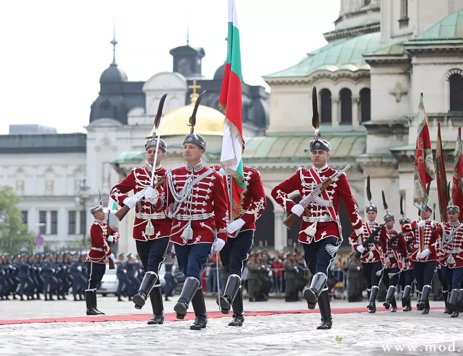 Армията ни отпразнува Гергьовден (СНИМКИ)