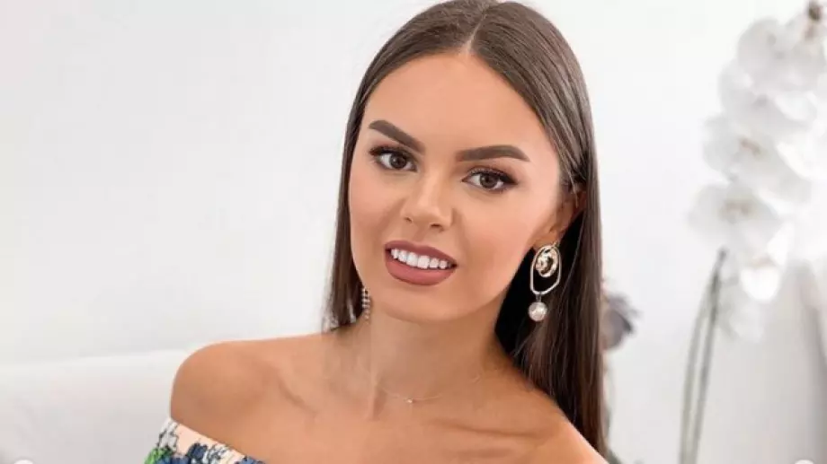 Виктория Капитонова издаде книга